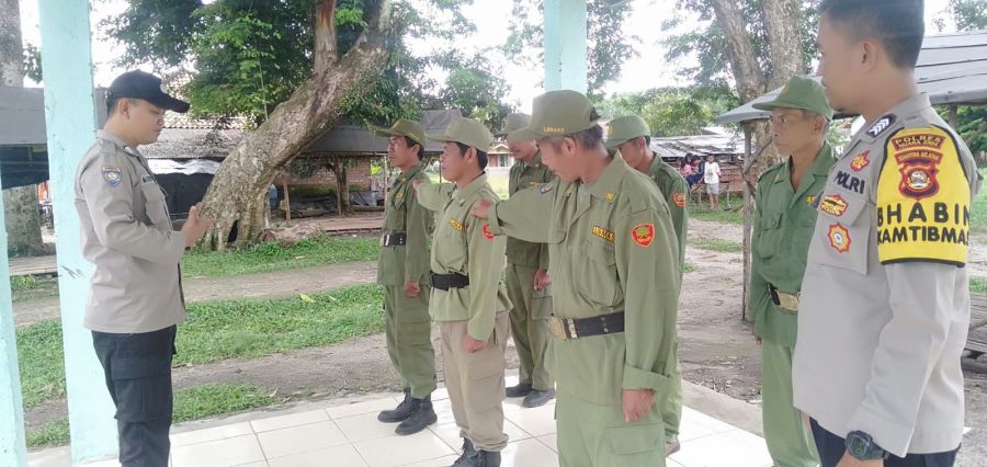Polsek Lembak Beri Pelatihan Kepada Linmas Desa Kemang