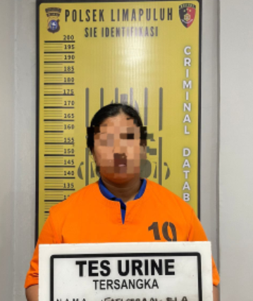 Polsek Limapuluh Tangkap Seorang Wanita Warga Rumbai Usai Beli Sabu
