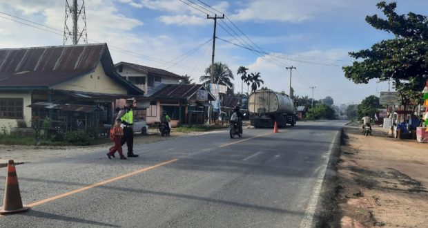Polsek Pangkalan Kuras Atur Lalin Cegah Lakalantas