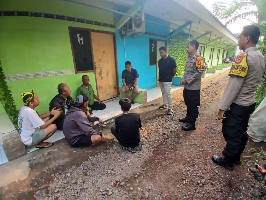 Polsek Panongan Cek TKP Kontrakan, Korban Diduga Meninggal karena Sesak Napas