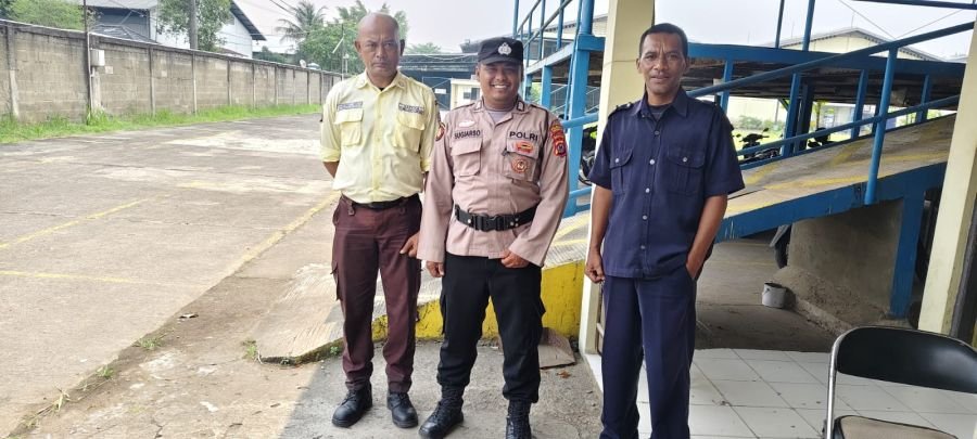 Polsek Panongan Sosialisasikan Layanan 110 Perkuat Kedekatan dengan Masyarakat Melalui Sambang Warga