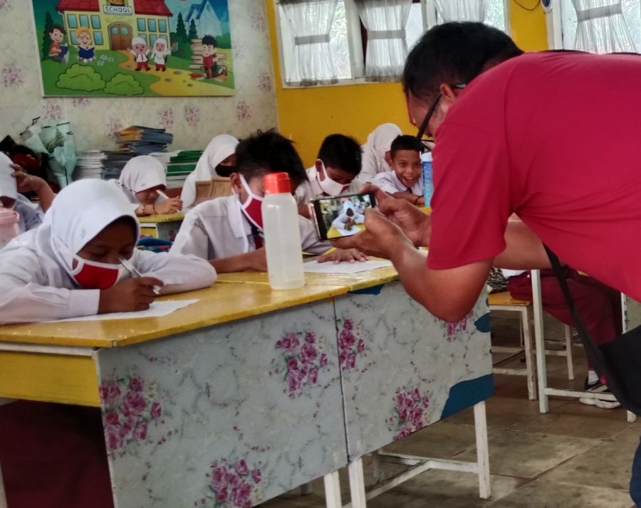 Proses Belajar Murit SDN 6 Pekanbaru Terlihat Normal, Meski Ditengah Kabut Asap