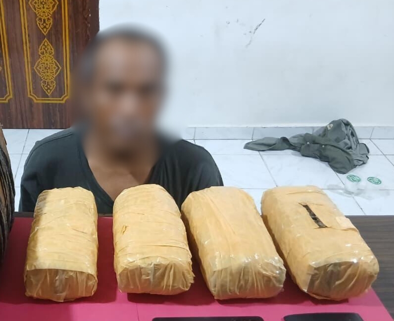 Saat Transaksi, Pria Ini Diciduk Polda Riau Bawa 4 Paket Besar Ganja Kering di Stadion Utama