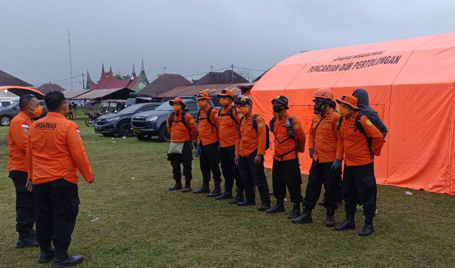 SAR Pekanbaru Kirim 12 Personel, Bantu Evakuasi Korban di Gunung Marapi Sumbar