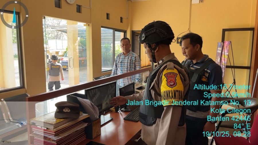 Sispam Mako Personil Polsek Ciwandan Dalam Menjaga Keamanan Kantor Polsek Ciwandan