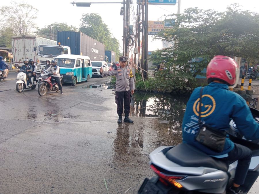 Strong Point Pagi, Polsek Balaraja Wujudkan Jalan Lancar dan Aman