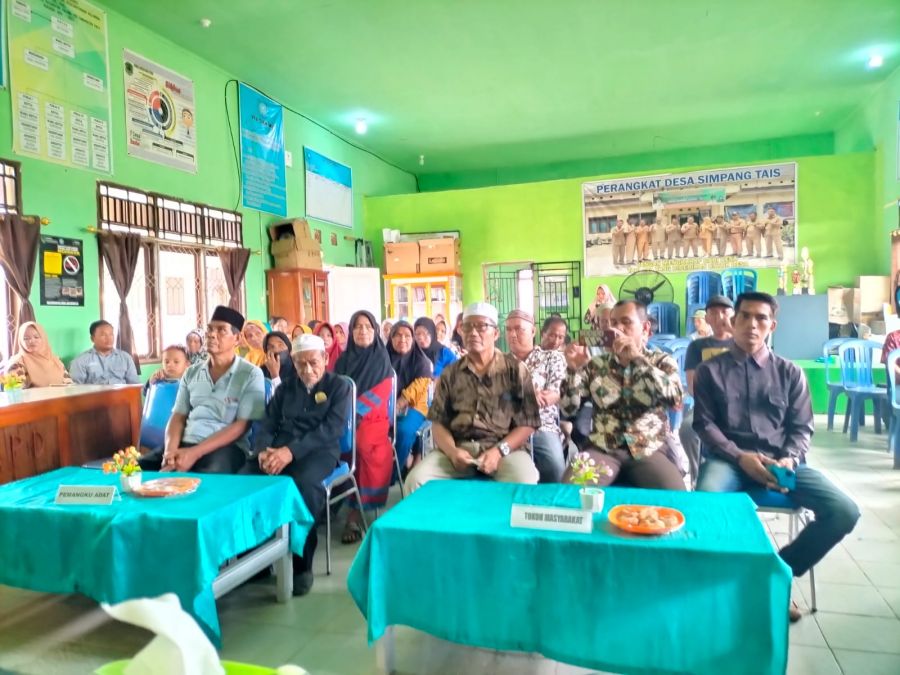 Suasana Kantor Desa Simpang Tais Menjadi Hangat Dengan Kehadiran Bhabinkamtibmas Polsek Talang Ubi