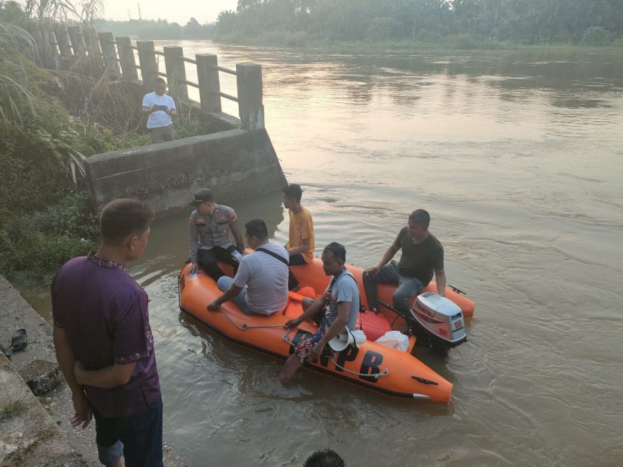 Tim SAR Cari Seorang Balita yang Tenggelam di Sungai Kampar