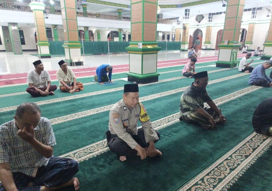 Tingkatkan Silaturahmi dan Ketakwaan, Polsek Anyar Gelar Subuh Keliling