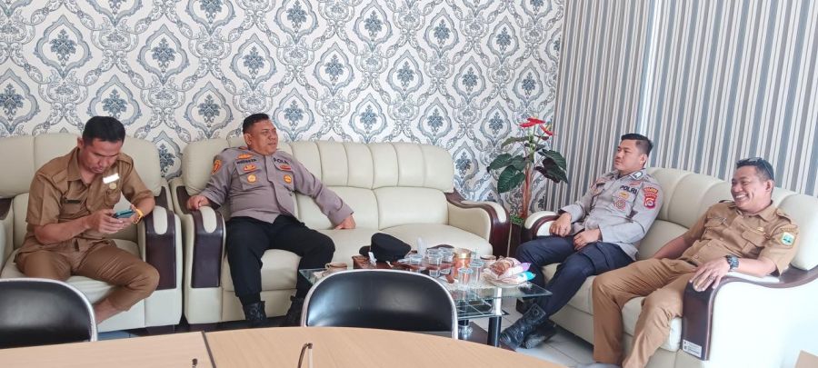 Turun Langsung ke Dunia Pendidikan, Bhabinkamtibmas Ajak Siswa Jadi Generasi Disiplin