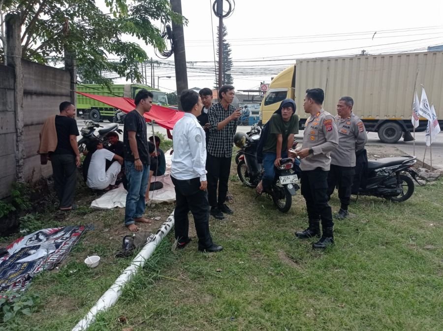 Unjuk Rasa Buruh PT Doga Group Internasional Berjalan Tertib, Polsek Cikupa Kedepankan Dialog