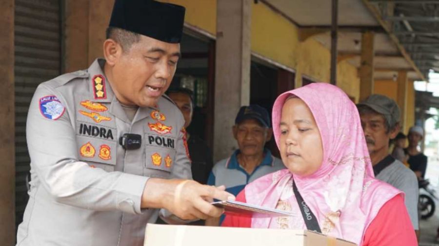 Viral Bantu Atur Lalu Lintas, Penjual Uduk Didatangi Kapolresta Tangerang, Diberi Tambahan Modal