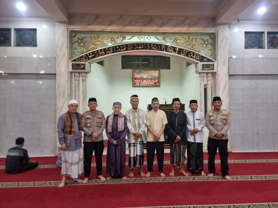 Waka Polsek Cikupa Dampingi Kasie Propam Polresta Tangerang dalam Kegiatan Subuh Keliling di Masjid