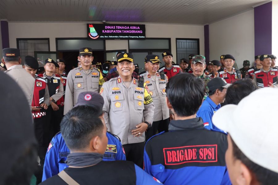 Wakapolresta Tangerang Sampaikan Apresiasi Aksi Buruh Kawal UMK UMSK 2025 Berjalan Tertib