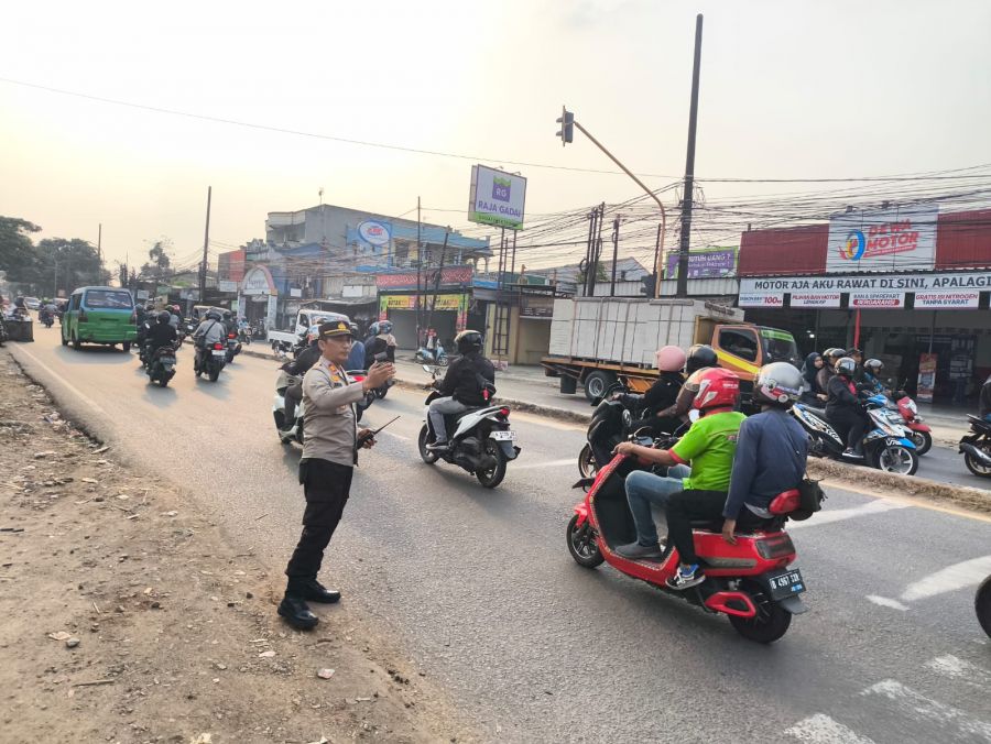 Wakapolsek Cikupa AKP Joko Pamungkas Pantau Langsung Kegiatan PECAK Sore Hari
