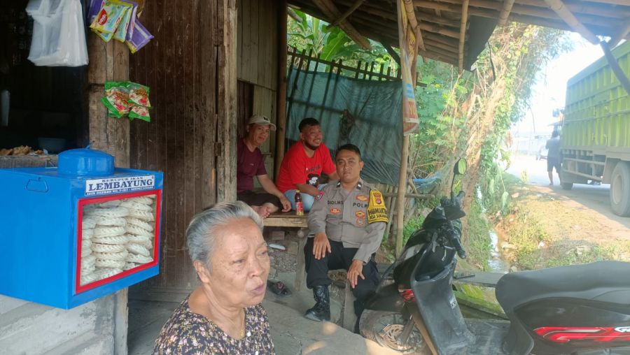 Warung Bhabinkamtibmas di Desa Sukanagara, Polsek Cikupa Serap Aspirasi Warga