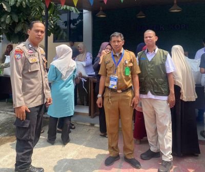 brigadir-ibnu-dermawan-amankan-penyaluran-bantuan-beras-kemensos-ri-untuk-warga-bunder
