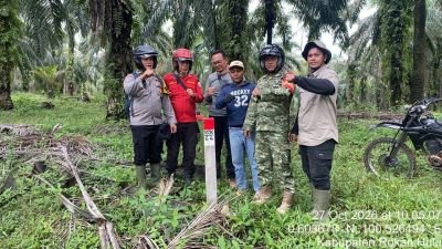 Cegah Karhutla, Babinsa Koramil Tandun Bersama Tim Gabungan Patroli di KHDTK Bukit Suligi