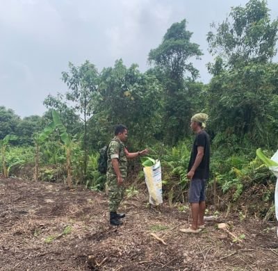 Cegah Karhutla Sejak Dini, Babinsa Tenayan Raya Bersama MPA Sisir Wilayah Bambu Kuning