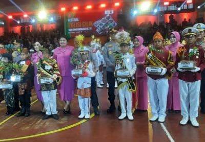 festival-pocil-polda-riau-bentuk-belajar-disiplin-diri-yang-kuat-dengan-satu-komando