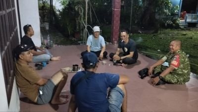 Jaga Kondusivitas Wilayah, Babinsa Kelurahan Sago Gelar Patroli Malam dan Komsos Bersama Warga