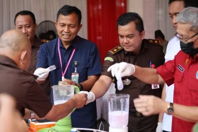kodim-0510tigaraksa-dukung-pemusnahan-59-kg-ganja-dan-154-gram-sabu-kejari-tangerang