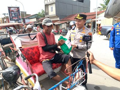 polres-tanjab-barat-berbagi-kebahagiaan-sembako-untuk-sesama