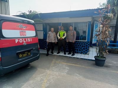 sambangi-warga-rancakalapa-personel-polsek-panongan-sosialisasikan-layanan-polisi-110